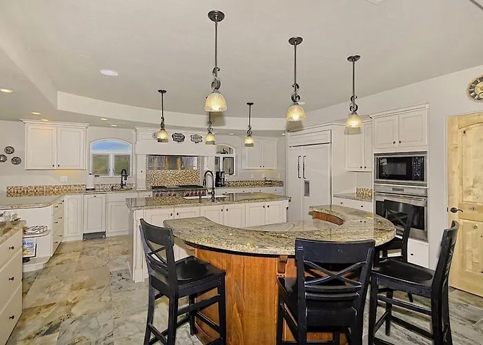 Sorelle Vineyard 5br By Casago *